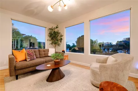 1690 N Crescent Hts, Los Angeles, CA 90069