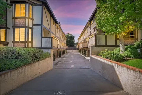 29 S Vinedo Ave #4, Pasadena, CA 91107