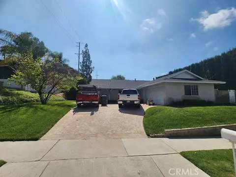 22660 La Rochelle Dr, Saugus, CA 91350