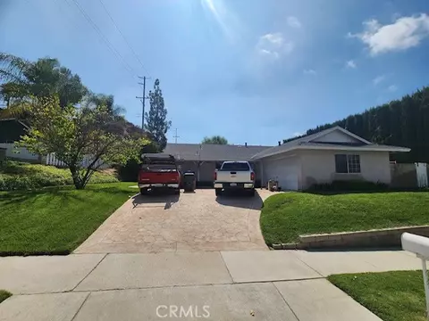 22660 La Rochelle Dr, Saugus, CA 91350