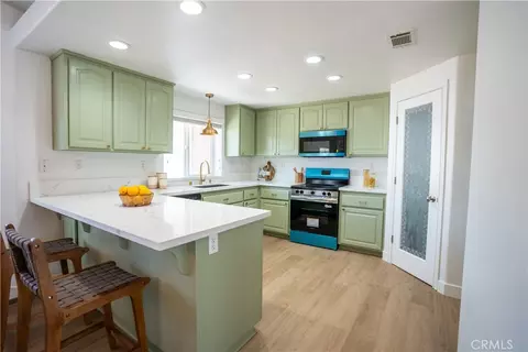 7122 Aster Rd, Oak Hills, CA 92344