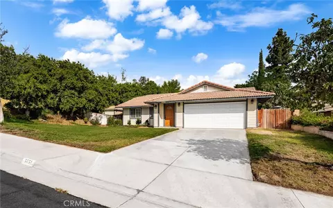 6661 Raven Cir, Jurupa Valley, CA 92509