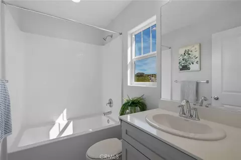 Bath - 5613 Levanto, Bakersfield, CA 93306 photo 2 of 2