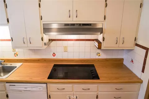 Kitchen - 281 Lubken, Lone Pine, CA 93545 photo 4 of 4