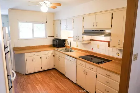 Kitchen - 281 Lubken, Lone Pine, CA 93545 photo 2 of 4