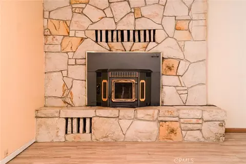 Living - 281 Lubken, Lone Pine, CA 93545 photo 4 of 10