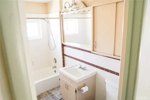 Bath - 281 Lubken, Lone Pine, CA 93545 photo 3 of 4