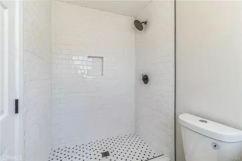 Bath - 18747 Albany Ct, Hesperia, CA 92345 photo 3 of 3