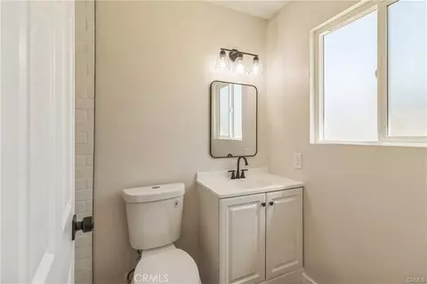 Bath - 18747 Albany Ct, Hesperia, CA 92345 photo 2 of 3