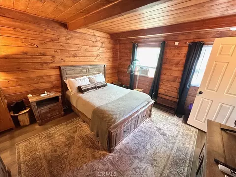 Bedroom - 29166 Lyon Dr, Cedar Glen, CA 92321 photo 2 of 4