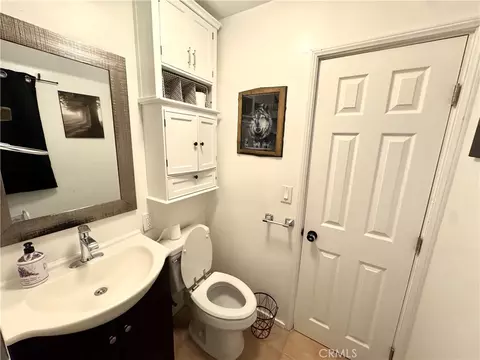 Bath - 29166 Lyon Dr, Cedar Glen, CA 92321 photo 1 of 2