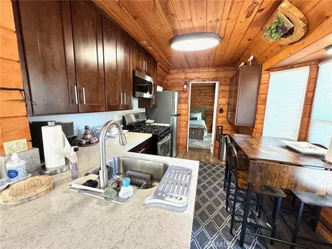 Kitchen - 29166 Lyon Dr, Cedar Glen, CA 92321 photo 1 of 3