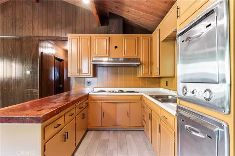 Kitchen - 14109 Meadow, Lytle Creek, CA 92358 photo 1 of 2