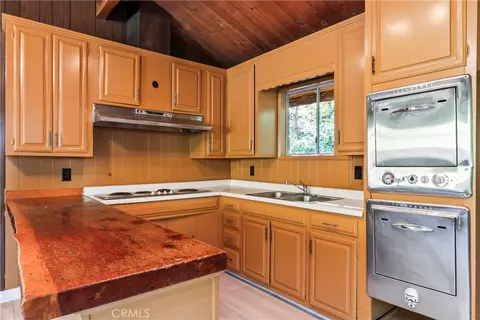 Kitchen - 14109 Meadow, Lytle Creek, CA 92358 photo 2 of 2
