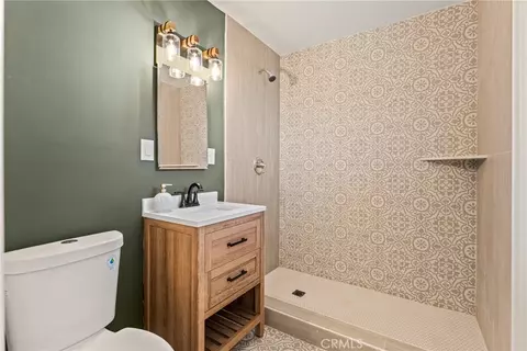 Bath - 9925 Redwood, Hesperia, CA 92345 photo 2 of 3