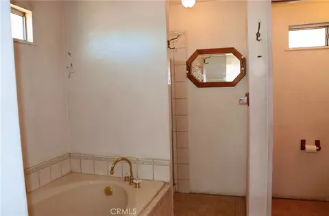 Bath - 9632 Juniper St, Apple Valley, CA 92308 photo 3 of 5