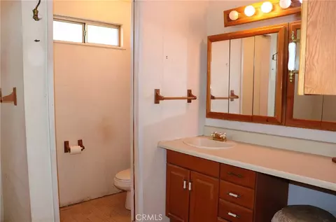Bath - 9632 Juniper St, Apple Valley, CA 92308 photo 2 of 5