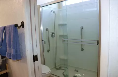 Bath - 9632 Juniper St, Apple Valley, CA 92308 photo 5 of 5