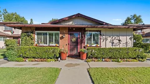 1149 W Calle De La Luna #1, Azusa, CA 91702
