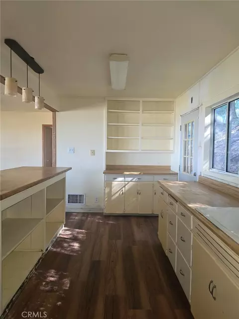 Kitchen - 629 Chateau, Crestline, CA 92325 photo 1 of 3
