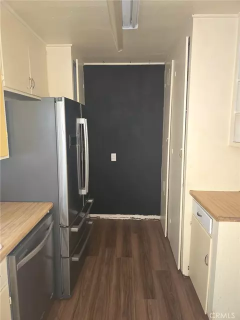 Kitchen - 629 Chateau, Crestline, CA 92325 photo 3 of 3