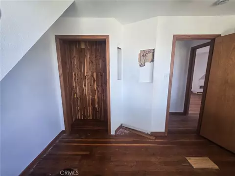 Entry Way - 629 Chateau, Crestline, CA 92325 photo 4 of 4