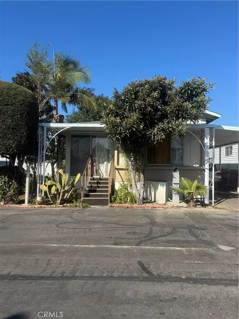 205 Emerald Ln #205, Santa Ana, CA 92703