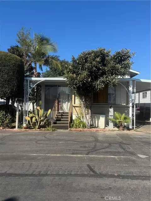 205 Emerald Ln #205, Santa Ana, CA 92703
