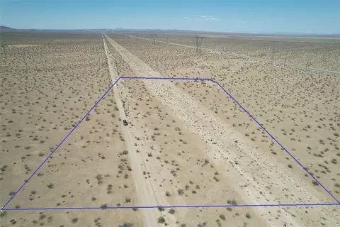 38 Calico Rd, Adelanto, CA 92301