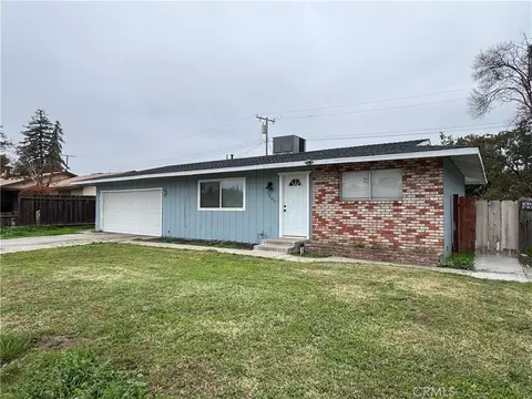 1600 W Robin Dr, Visalia, CA 93291
