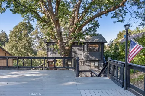 290 Davos Dr, Crestline, CA 92325