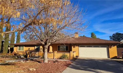 13367 Apple Blossom Ln, Apple Valley, CA 92308