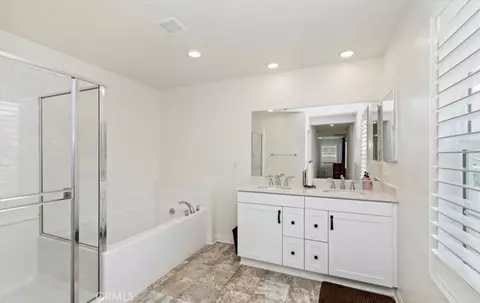Bath - 21288 Telegraph Rd, Riverside, CA 92507 photo 1 of 1