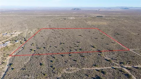 223 Avenue X, Llano, CA 93544