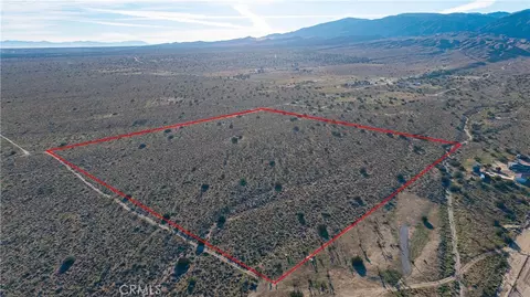 223 Avenue X, Llano, CA 93544 photo 4