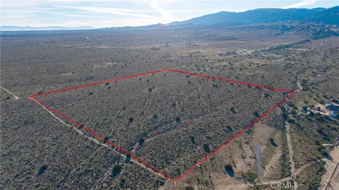 223 Avenue X, Llano, CA 93544 photo 3
