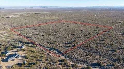 223 Avenue X, Llano, CA 93544 photo 2
