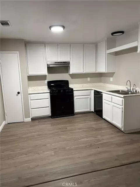 Kitchen - 17802 Quantico, Apple Valley, CA 92307 photo 1 of 1