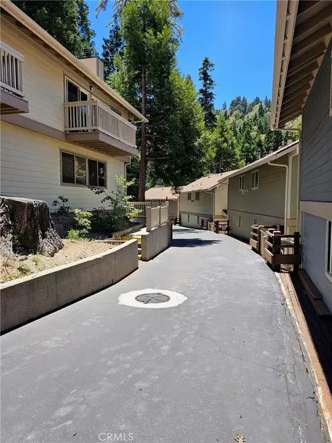 307 Canyon Crst, Lake Arrowhead, CA 92352