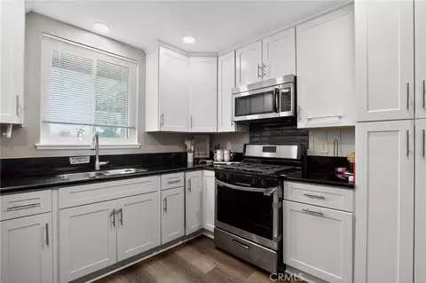 Kitchen - 2588 Byron, Highland, CA 92346 photo 1 of 2