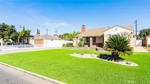 10817 Loch Lomond Dr, Whittier, CA 90606