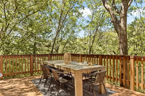 Exterior - 1296 Calgary Dr, Lake Arrowhead, CA 92352 photo 6 of 9