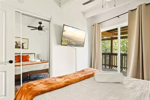 Bedroom - 1296 Calgary Dr, Lake Arrowhead, CA 92352 photo 6 of 7
