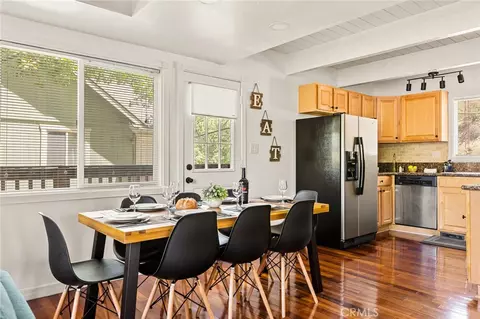 Dining - 1296 Calgary Dr, Lake Arrowhead, CA 92352 photo 2 of 4