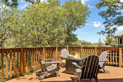 Exterior - 1296 Calgary Dr, Lake Arrowhead, CA 92352 photo 4 of 9