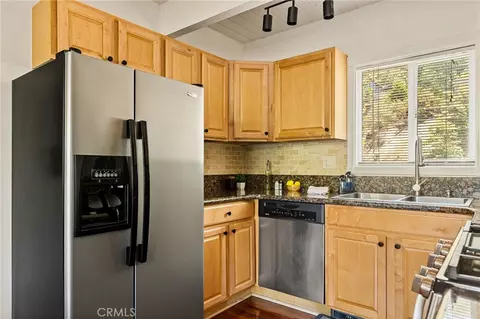 Kitchen - 1296 Calgary Dr, Lake Arrowhead, CA 92352 photo 1 of 3