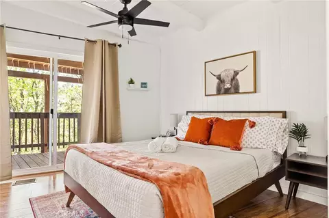 Bedroom - 1296 Calgary Dr, Lake Arrowhead, CA 92352 photo 5 of 7