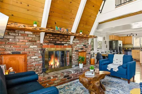 Living - 1296 Calgary Dr, Lake Arrowhead, CA 92352 photo 3 of 3