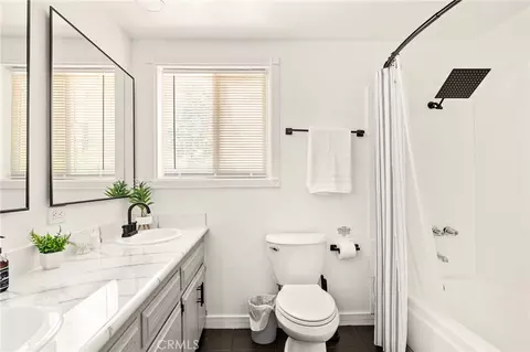 Bath - 1296 Calgary Dr, Lake Arrowhead, CA 92352 photo 4 of 4