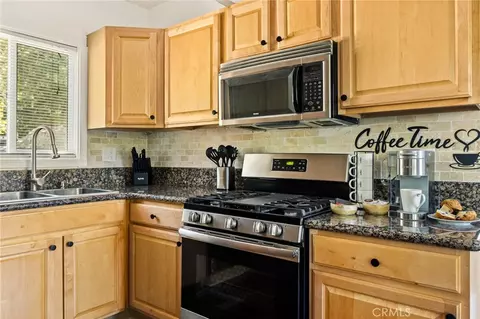 Kitchen - 1296 Calgary Dr, Lake Arrowhead, CA 92352 photo 2 of 3